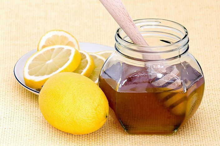 Le citron et le miel sont les ingrédients du masque, qui peuvent parfaitement blanchir et raffermir la peau du visage